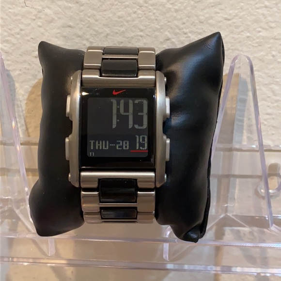 Nike Torque Wc068 Titanium Watch 